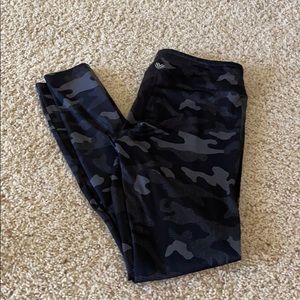 ♥️Forever 21 Camo leggings/super cute and st…